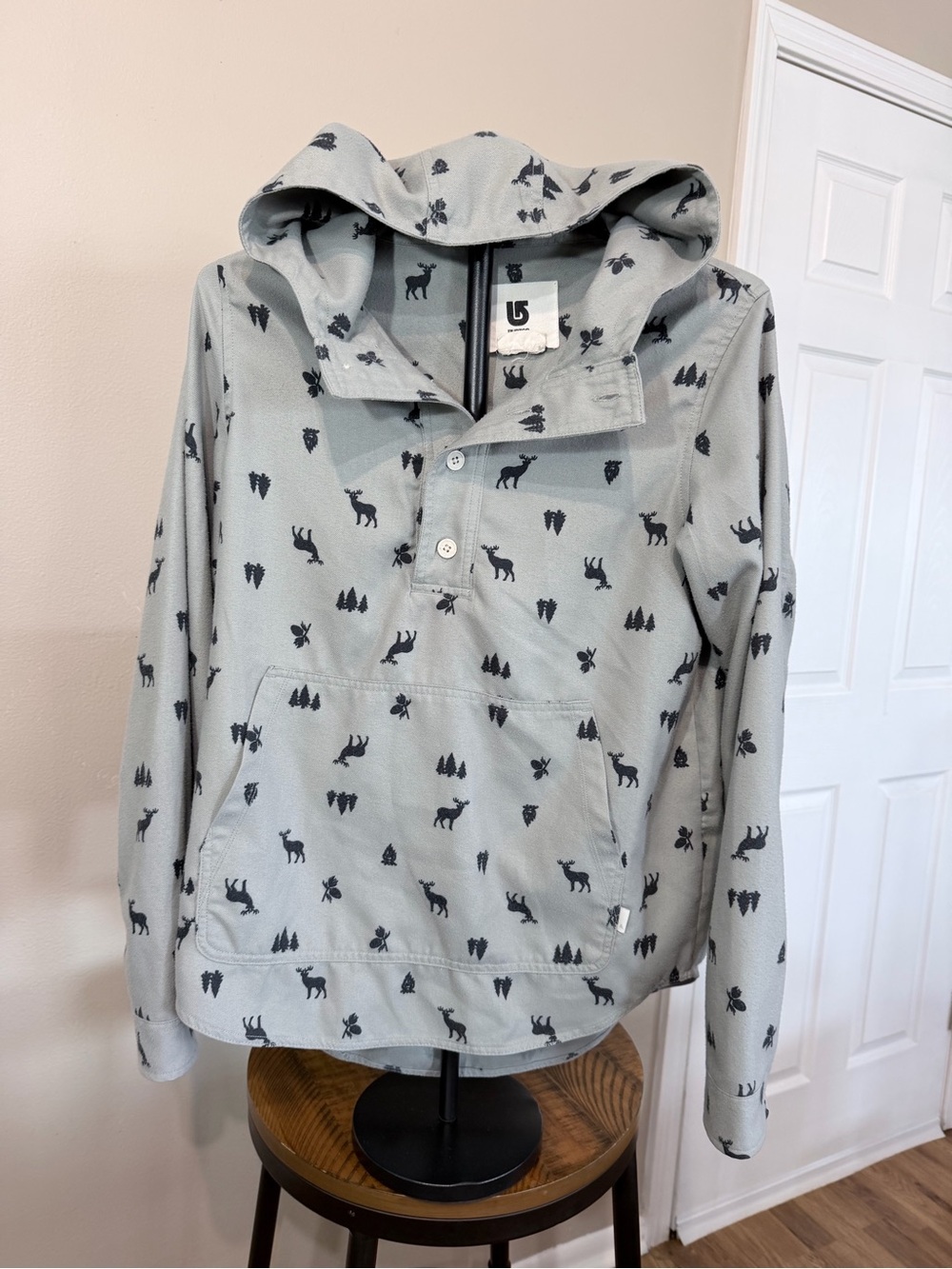 Burton Men's Gray Fleece Pullover Hoodie L Button Placket Pockets Deer Print